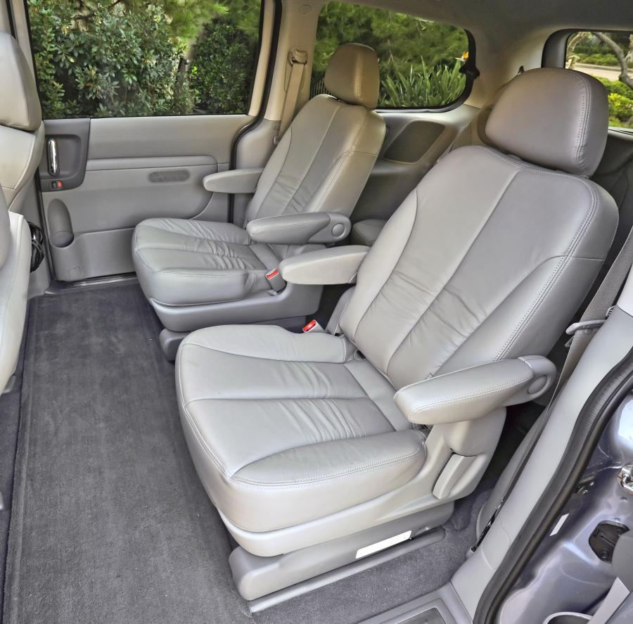  Kia Sedona 2010 года  (фото 19 из 54)